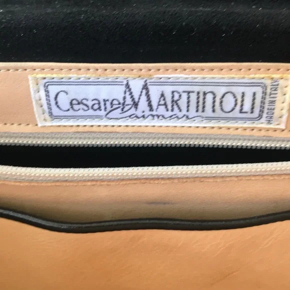 Vintage Cesare Martinoli‎ Black Suede Single Strap Gold Accent Purse - Picture 4 of 7